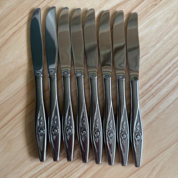 8 Vintage Oneida Lasting Rose Dinner Knives Stainless Floral Glossy - Picture 1 of 7